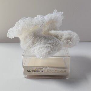 Vintage 1991 McCubbin Knit Bootees Booties Socks White New Born 6 Months‎